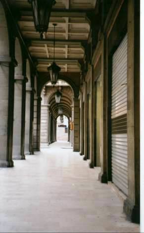 bologna_portico.jpg (18417 bytes)